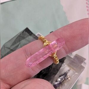 New Handmade Artisan Pink 🩷 Genuine Aura Quartz Crystal Gold Wire Ring 💍Size 7